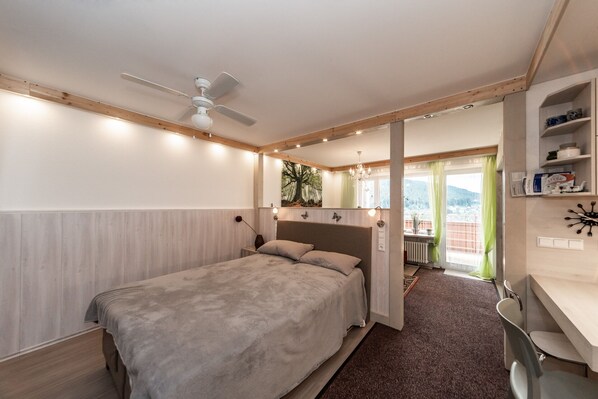 2 bedrooms, travel crib, free WiFi, bed sheets - Feel-good oasis in the Black Forest with panoramic views (Enzklösterle)