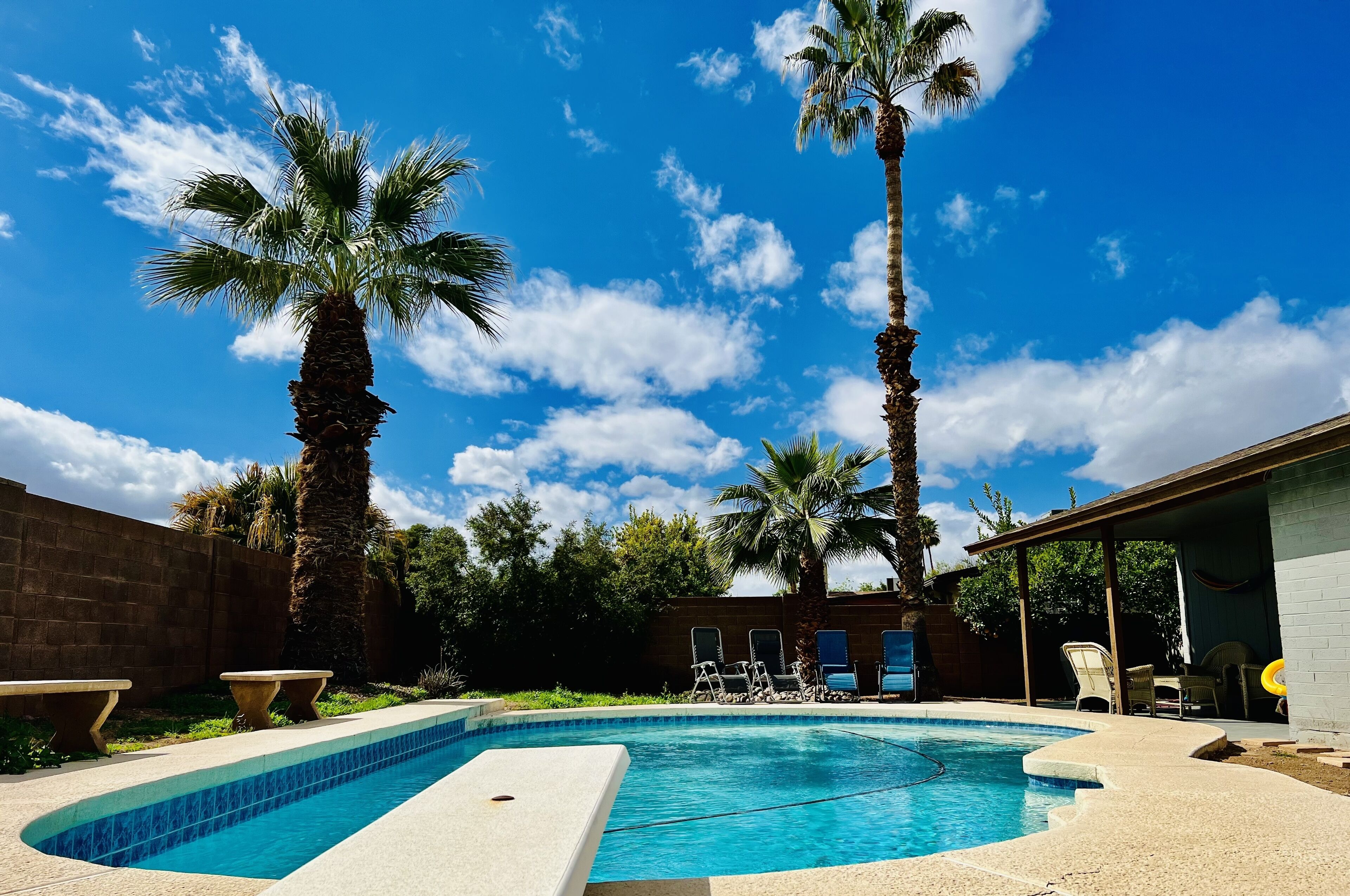 Straford Drive Oasis with heated pool, jacuzzi, and putt green! ⛳️