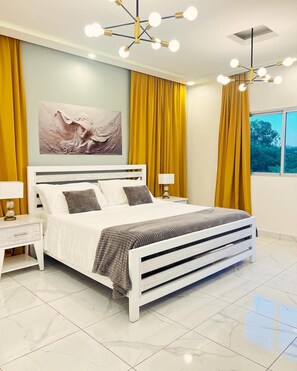 4 bedrooms, in-room safe, desk, iron/ironing board