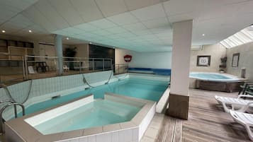 Indendørs pool