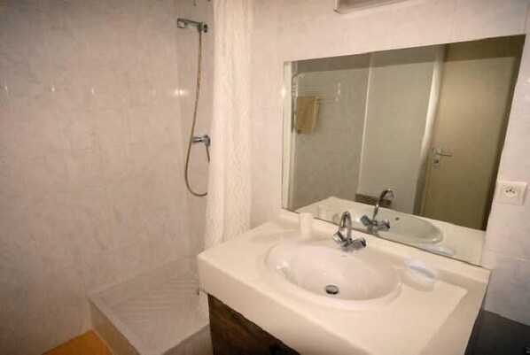 Regadera y secadora de cabello 