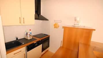 Kühlschrank, Mikrowelle, Ofen, Geschirrspüler