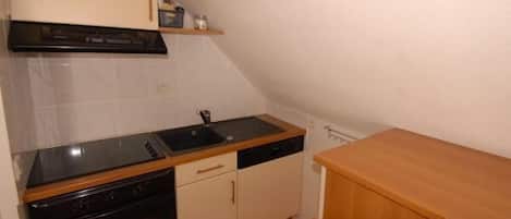 Réfrigérateur, micro-ondes, four, lave-vaisselle