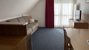 Living area - 150m from ski slopes, 3rd floor, view ski slopes, fitness, swimming pool, sauna, tv, ski locker (Eaux-Bonnes)