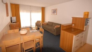 A compact hotel room with a kitchenette, a dining area, and a sofa. - 150m from ski slopes, 2nd floor, view ski slopes, fitness, swimming pool, sauna, tv, ski locker (Eaux-Bonnes)