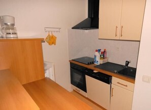 Kühlschrank, Mikrowelle, Ofen, Geschirrspüler
