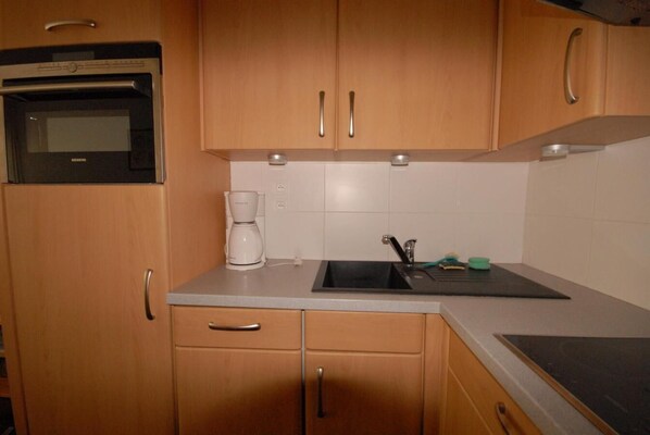 Kühlschrank, Mikrowelle, Ofen, Geschirrspüler