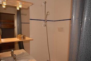 Baignoire, sèche-cheveux