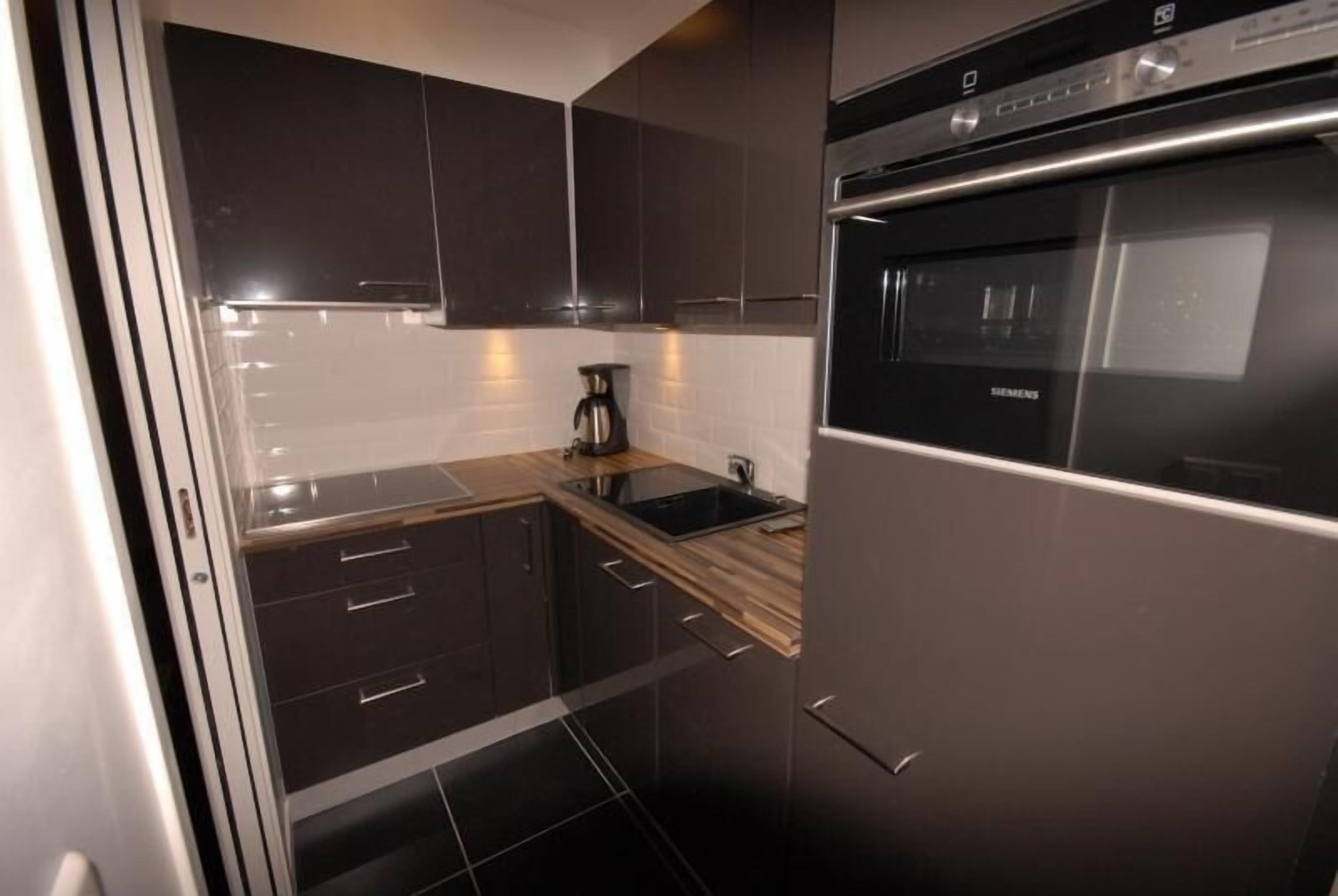 ثلاجة، ميكروويف، فرن، غسالة أطباق