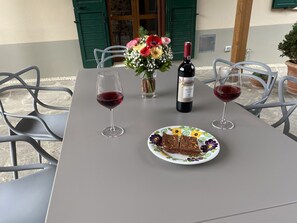 Outdoor dining - Villa la Catena (Ulignano)