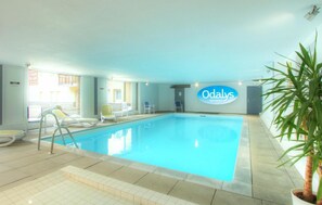 屋内プール、温水プール