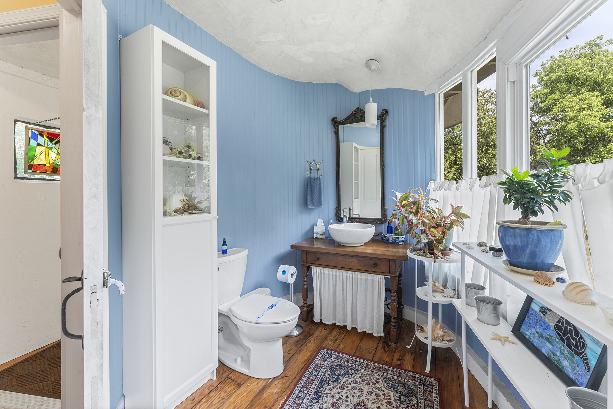 The Eclectic Shamba Inn with Private Creek Access / Sunroom / Firepit