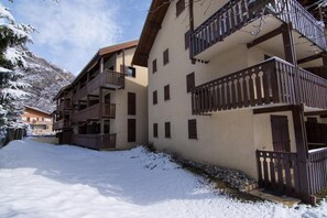Exterior - 350m from ski lifts, 1st floor, balcony, parking, tv, ski locker, 25m², Valloire (Valloire)