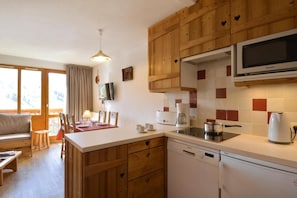 Fridge, oven, dishwasher
