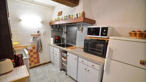 Frigorifero, microonde, forno, lavastoviglie