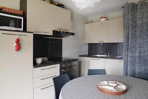 Kühlschrank, Mikrowelle, Ofen, Geschirrspüler