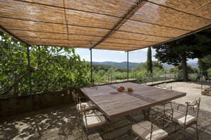 Outdoor dining - Villa Nello (cortona)