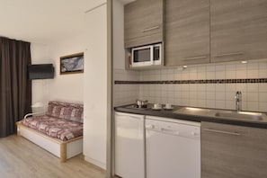 Kylskåp och diskmaskin