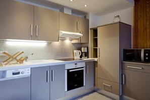 Fridge, microwave, oven