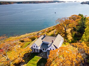 Exterior - Classic Maine cottage set on its own peninsula with stunning views (Harpswell)