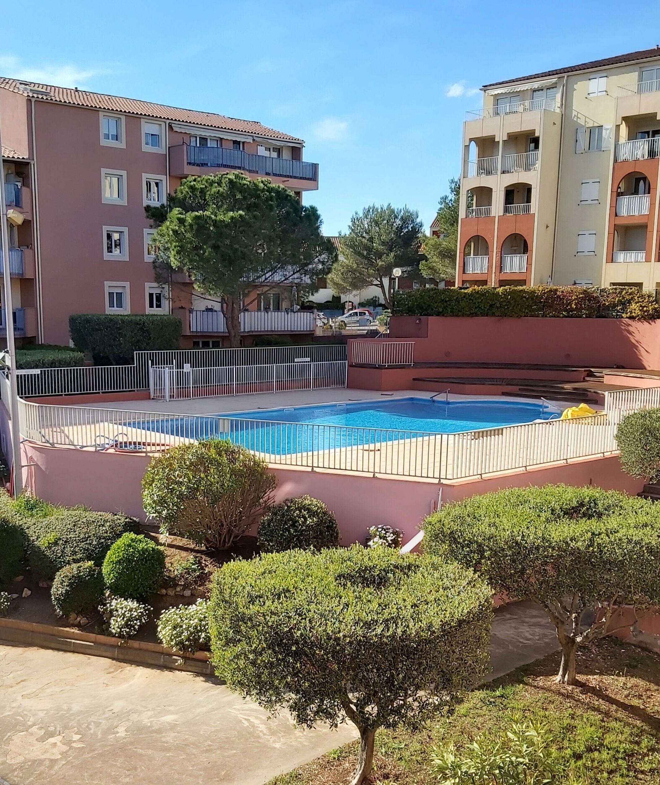 apartment in secure Residence with swimming pool and 10 minutes from the sea
