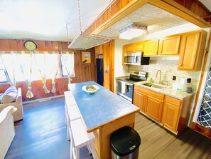 Fridge, microwave, oven, coffee/tea maker