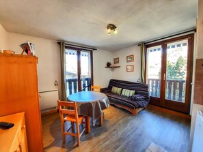 Living area - 50m from resort center, 1st floor, balcony, tv, 20m², Saint Martin de Belleville (Saint-Martin-de-Belleville)
