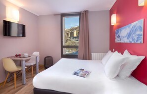 1 bedroom, WiFi, bed sheets - Wifi, 50m from shops, swimming pool, sauna, balcony, tv, ski locker, 40m², Isola 2000 (Isola)