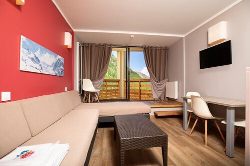 Wifi, 50m des commerces, piscine, sauna, balcon, télévision, casier à ski, 40m², Isola 2000