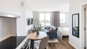Bügeleisen/Bügelbrett, Reisekinderbett, kostenloses WLAN, Bettwäsche