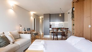 Fer et planche à repasser, Wi-Fi gratuit, draps fournis