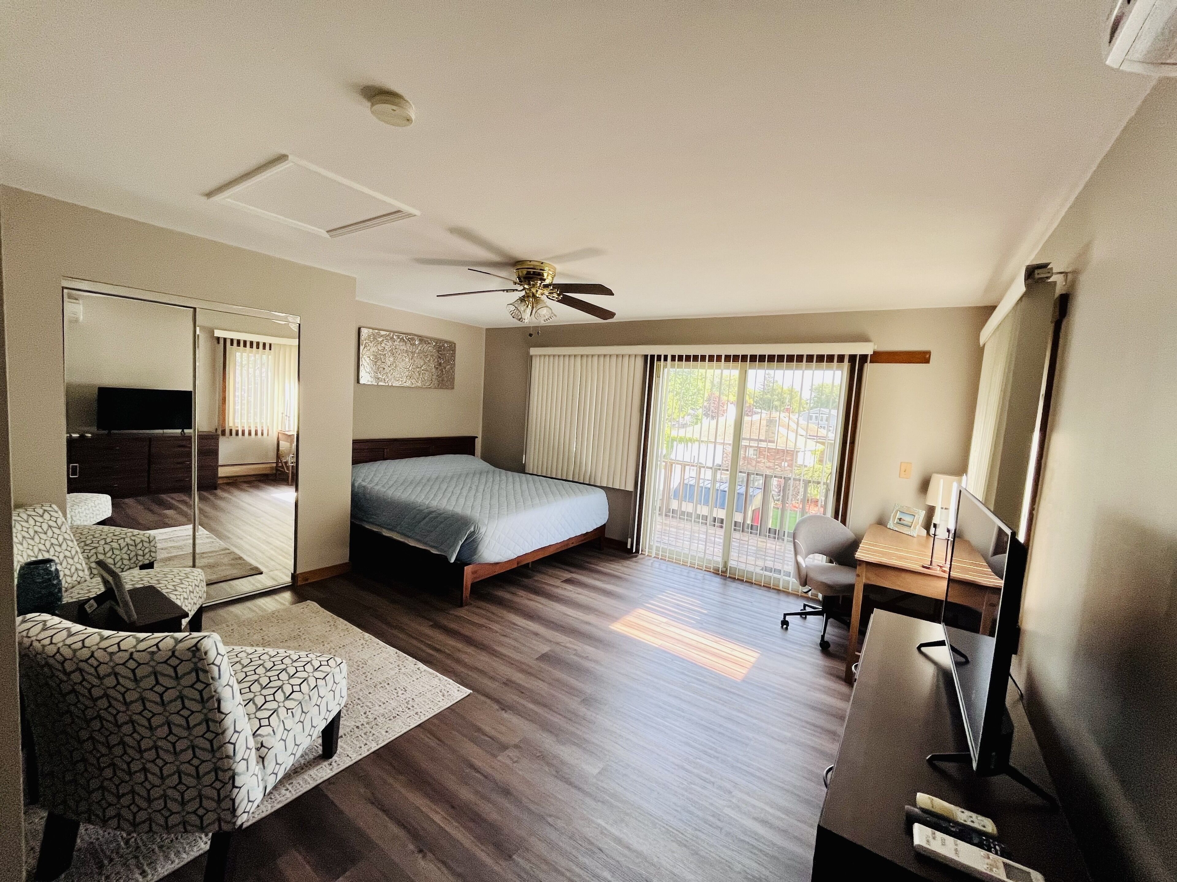 New! 4brm lodge w/ private DOCK & BONUS game room w/ nearby boat launch! 