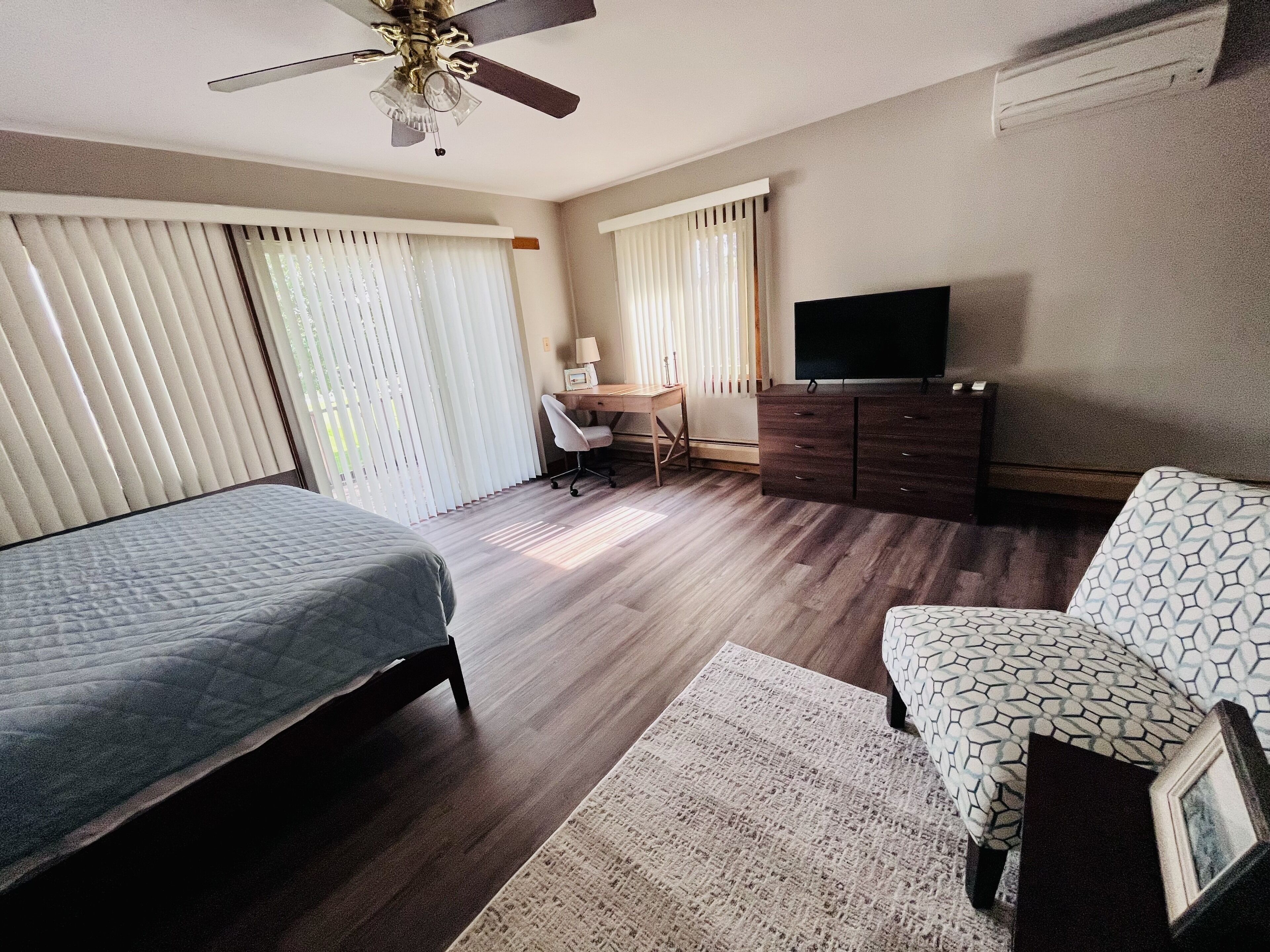 New! 4brm lodge w/ private DOCK & BONUS game room w/ nearby boat launch! 