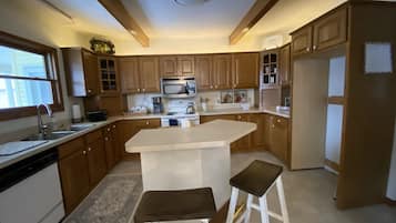 雪櫃、微波爐、焗爐、爐具