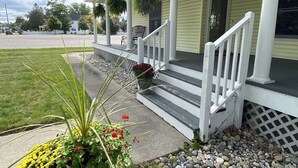 A house with a porch, steps, and a mailbox. - Betsy Ross,, Great Downtown,, Residence (Gaylord)