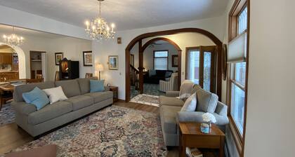 Betsy Ross,, Great Downtown,, Residence