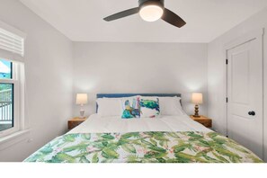 6 habitaciones, tabla de planchar con plancha y cuna de viaje