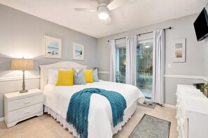 3 habitaciones, escritorio y tabla de planchar con plancha 