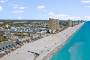 Beach nearby - Steps to Beach & Pool! Sleeps 6! First Floor Condo (Panama City Beach)