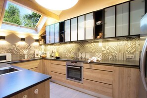 Fridge, microwave, oven, dishwasher