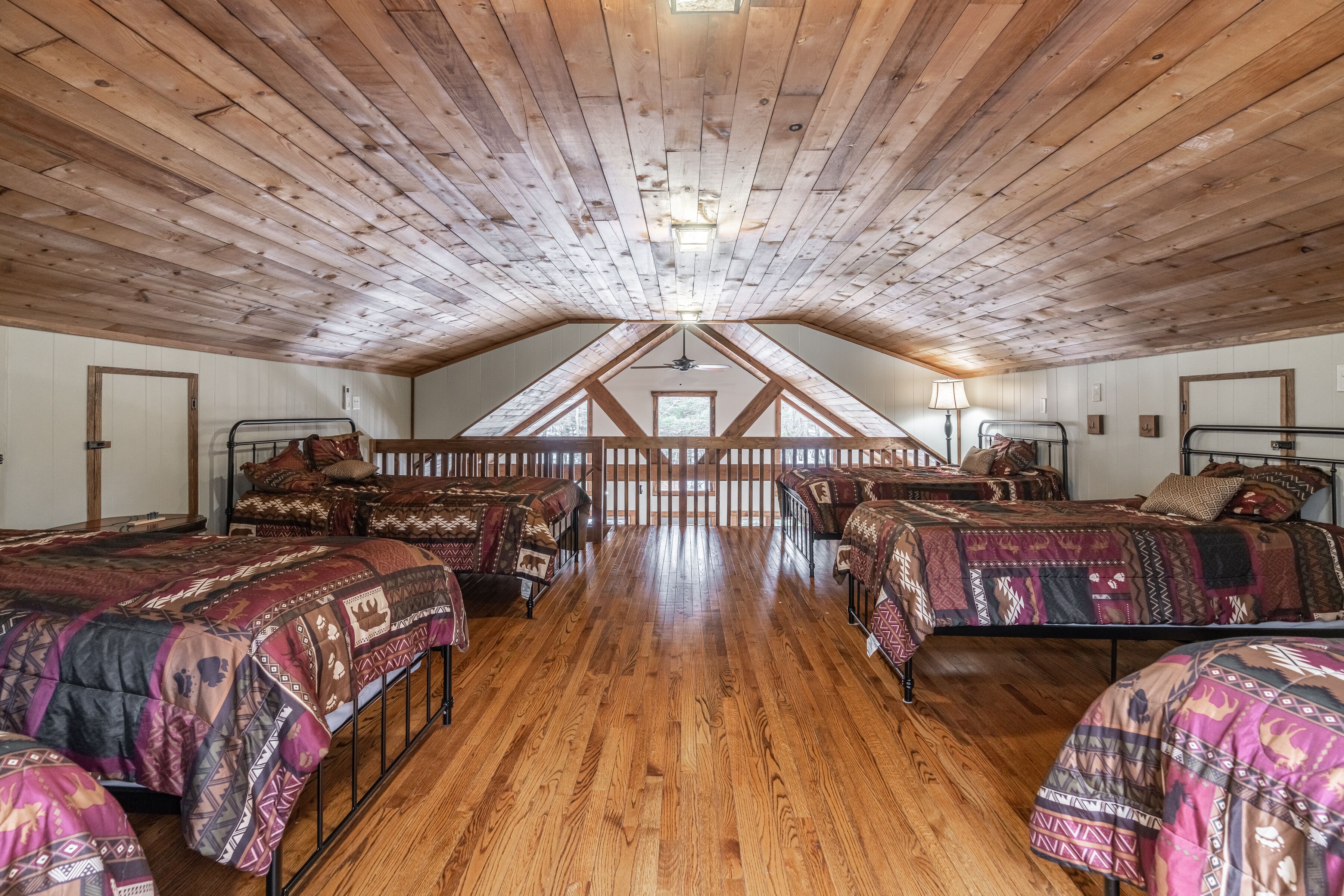 Boulder View Lodge - Very Private 4BR/2BA Family Mountain Retreat 10 beds! AC/WD