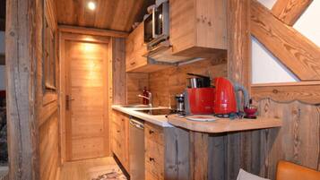 Réfrigérateur, four, lave-vaisselle, cafetiÚre/bouilloire