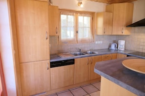 Fridge, microwave, dishwasher - Chalet, view valley, balcony, fireplace or stove, tv, 140m², Saint Gervais (Saint-Gervais-les-Bains)