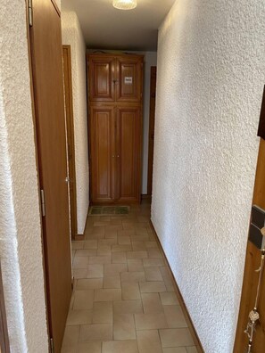 Interior - 1st floor, view mountain, balcony, parking, tv, ski locker, 40m², Combloux (Combloux)