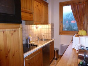 Fridge, oven, dishwasher