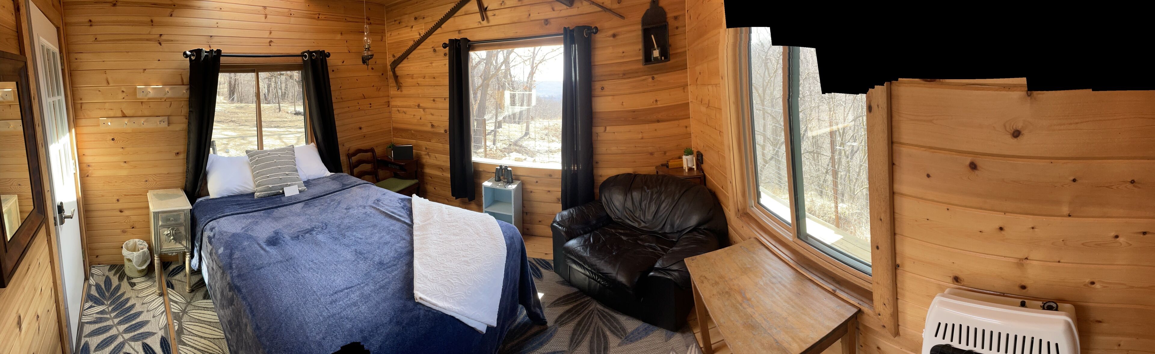 Cabin on a cliff, with amazing view, and private hiking trails!