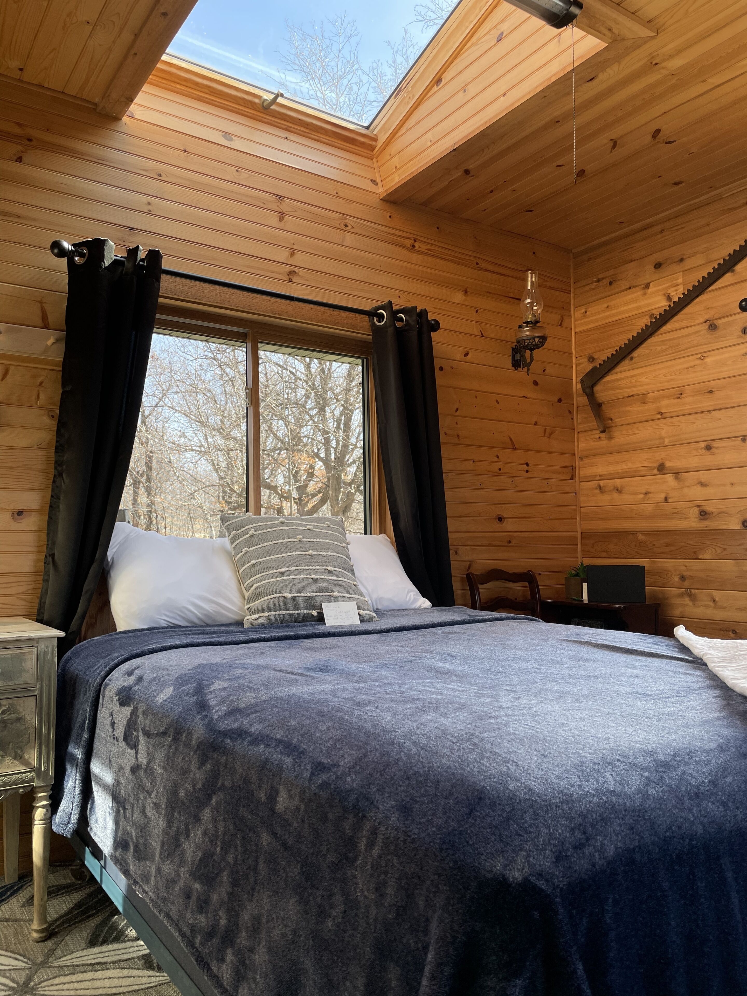 Cabin on a cliff, with amazing view, and private hiking trails!