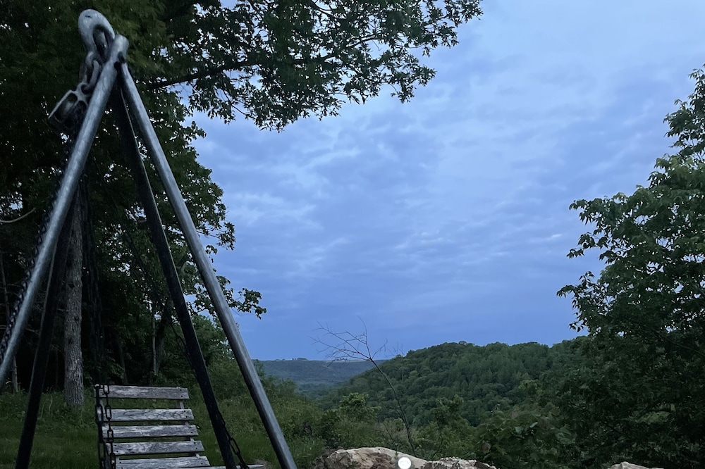 Cabin on a cliff, with amazing view, and private hiking trails!