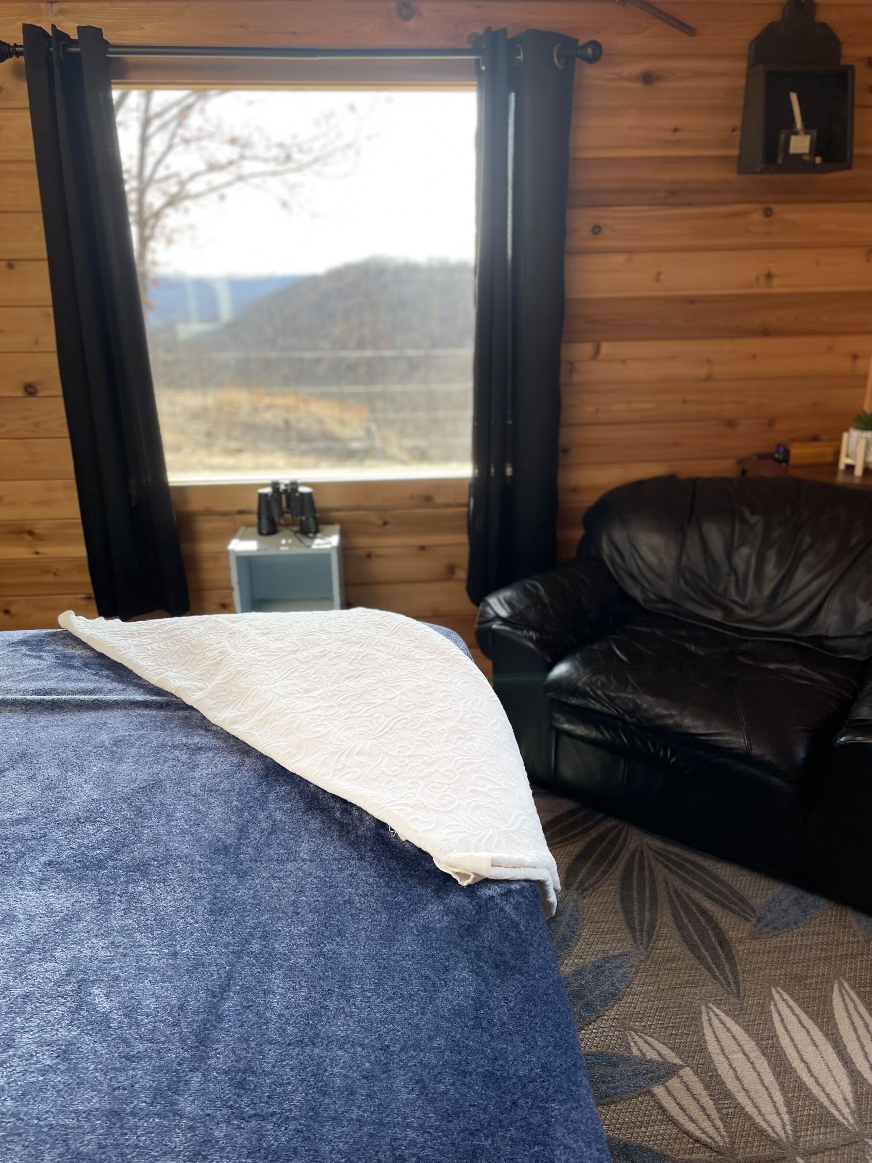 Cabin on a cliff, with amazing view, and private hiking trails!