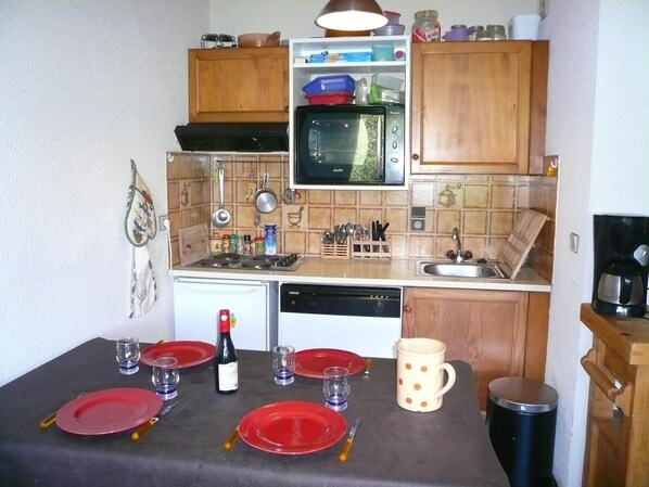 Kühlschrank, Mikrowelle, Geschirrspüler